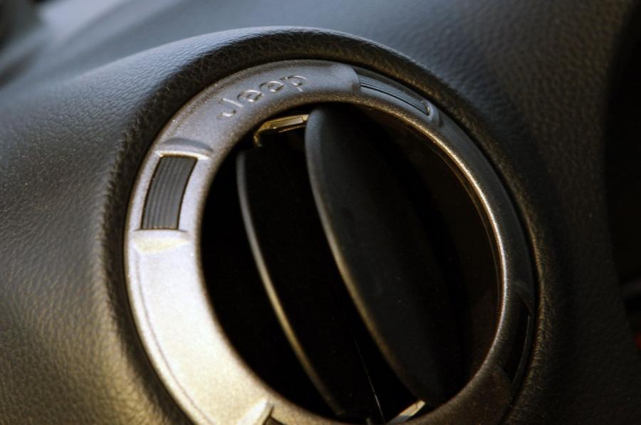  Jeep Wrangler Sport 2012 года  (фото 12 из 60)